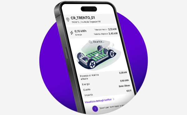 smartphone con aperta una schermata dell'app di dolomiti energia per la mobilità elettrica